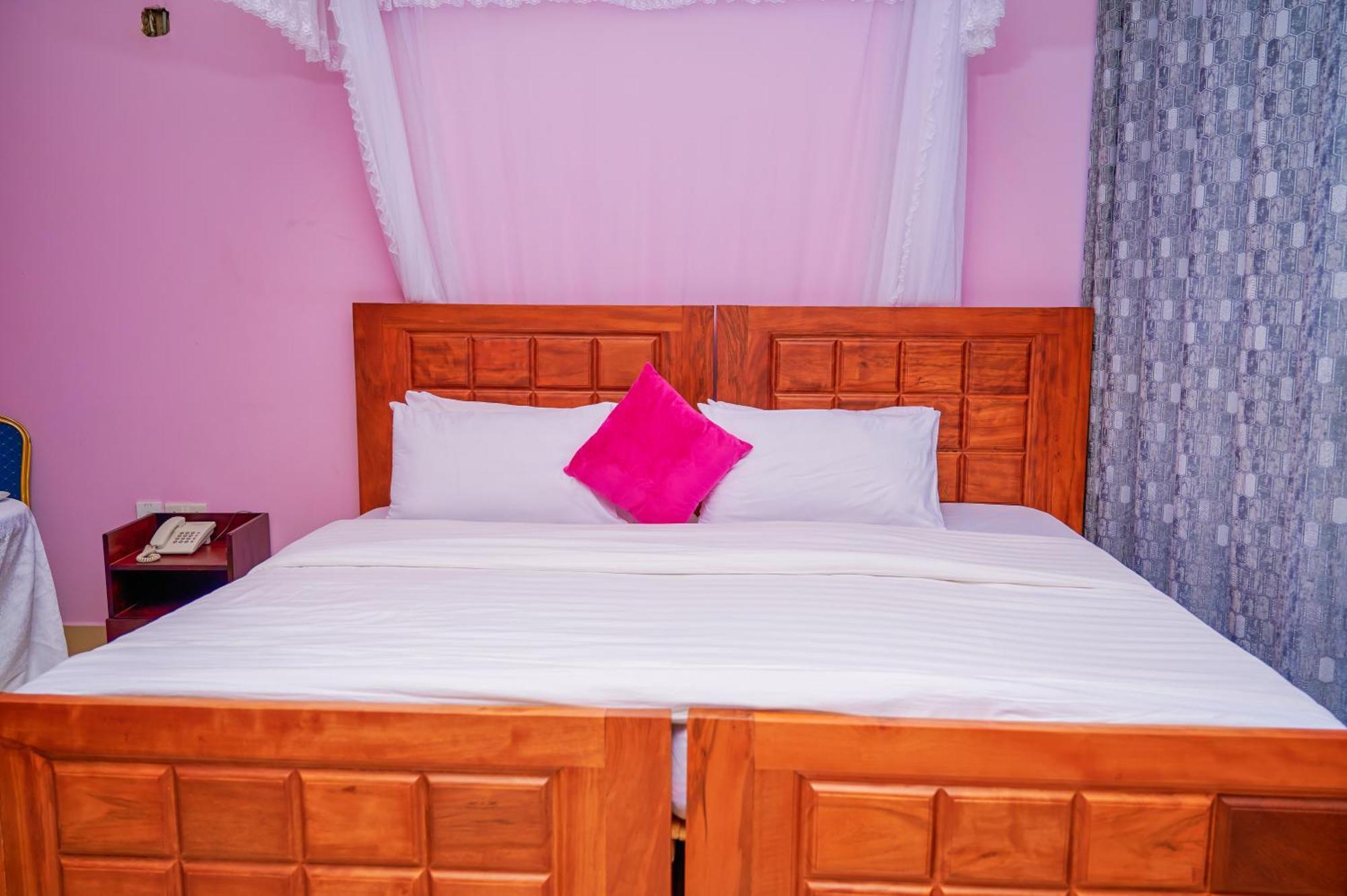 Twin Towers Hotel Kampala Ngoại thất bức ảnh