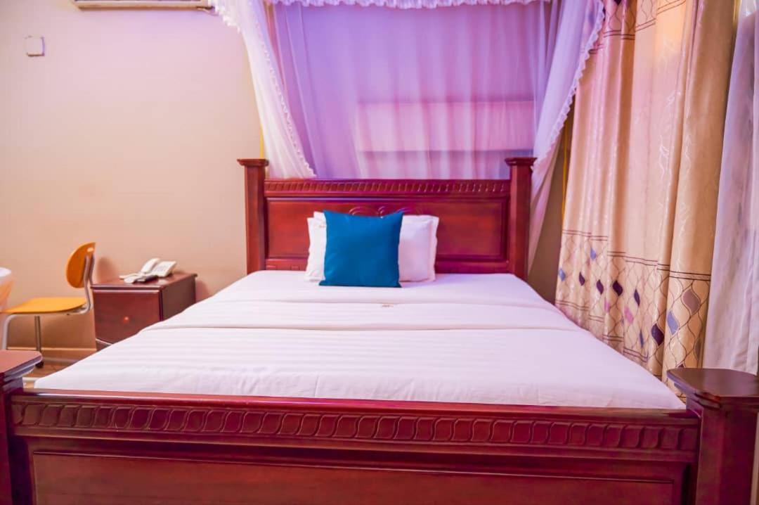 Twin Towers Hotel Kampala Ngoại thất bức ảnh