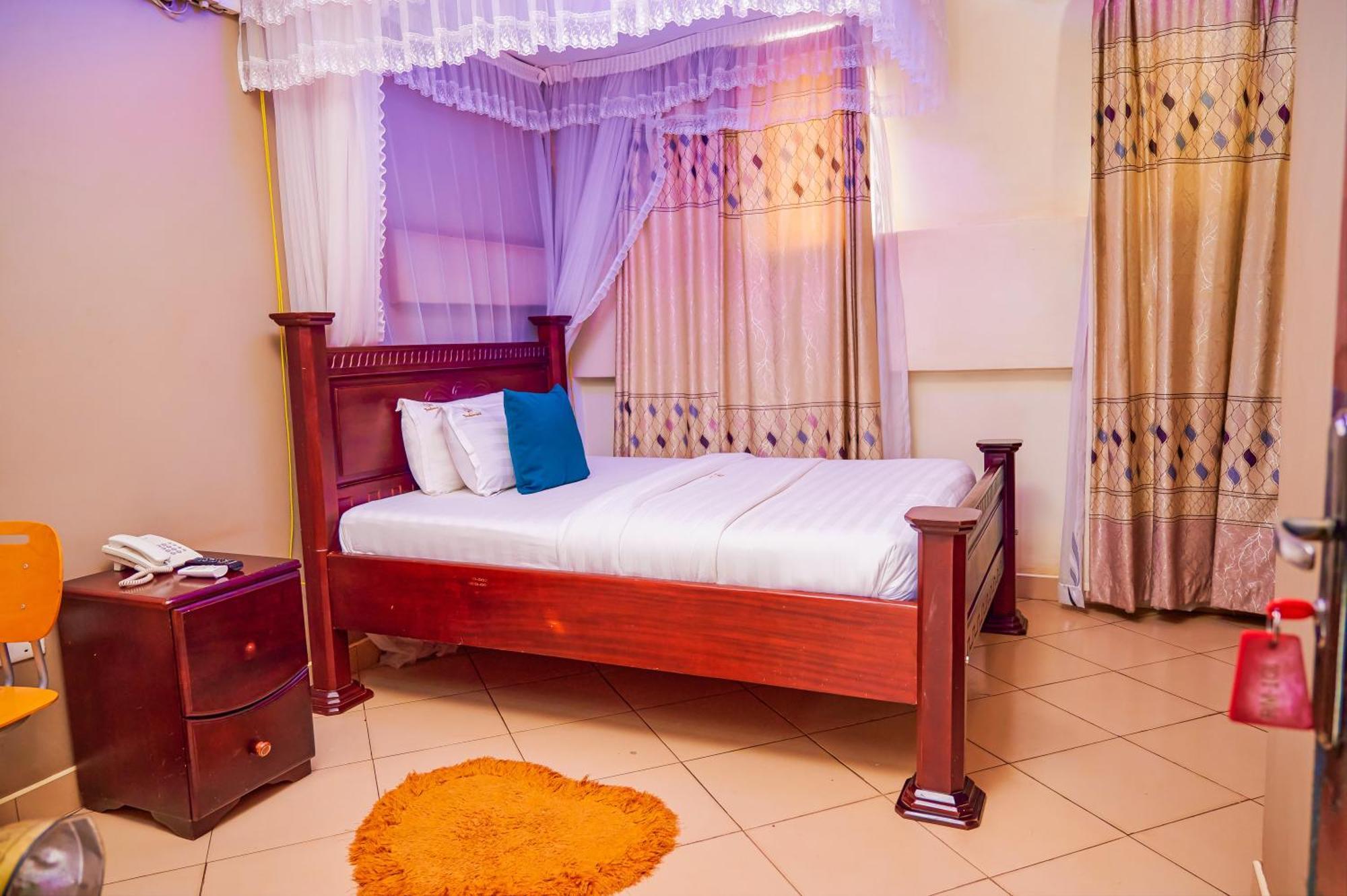 Twin Towers Hotel Kampala Ngoại thất bức ảnh